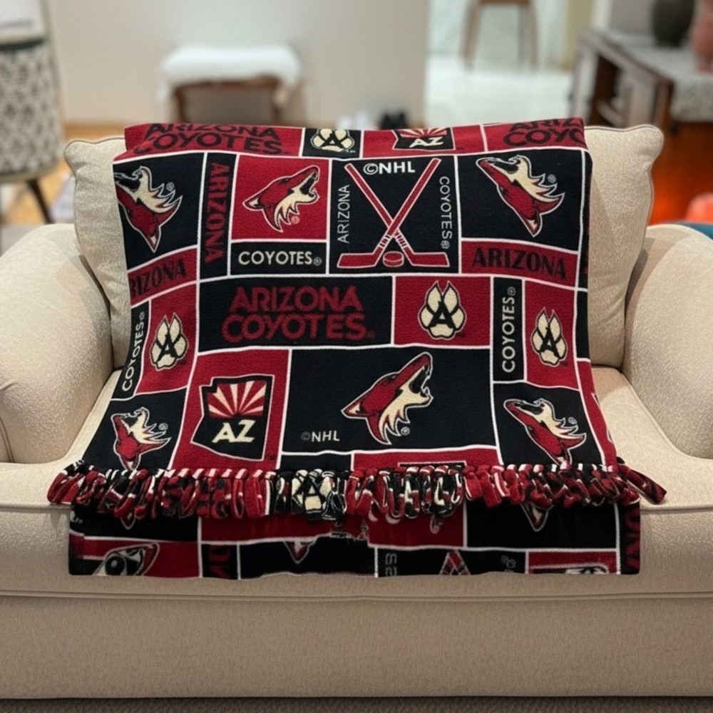 Arizona Coyotes NHL‎ Fleece Blanket Throw Fringe Hockey Team Red Black AZ Gsme